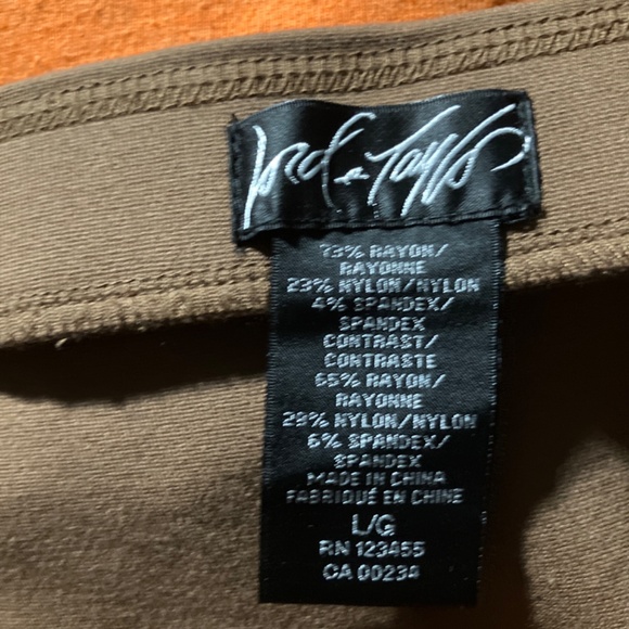 LORD & TAYLOR SKIRT - Picture 2 of 3